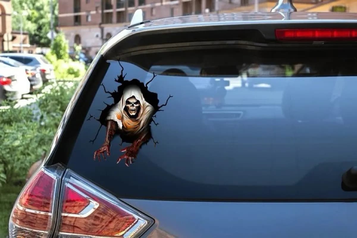 gallery window decal skull car.webp